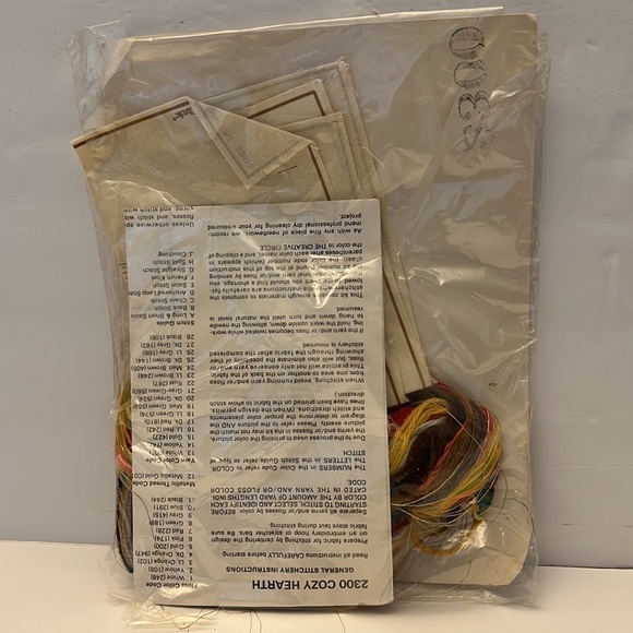 Creative Circle #2300 Cozy Hearth Christmas Crewel Embroidery Kit 1983 - Picture 4 of 5